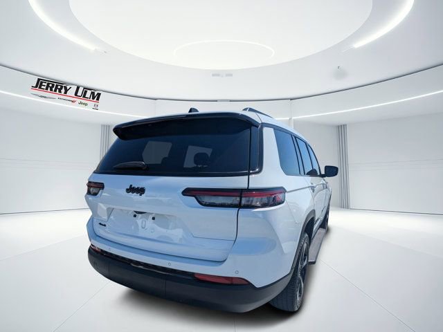 Used 2023 Jeep Grand Cherokee L Laredo image 3