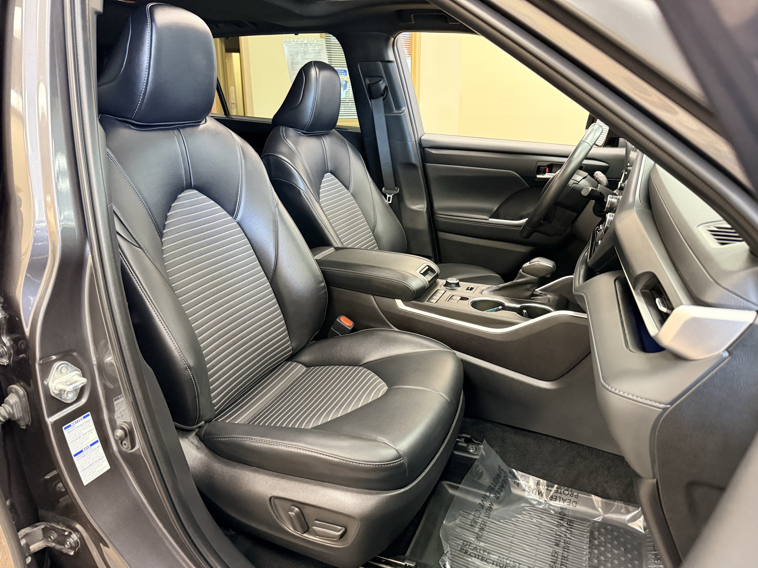 Used 2022 Toyota Highlander XSE AWD/4WD image 37