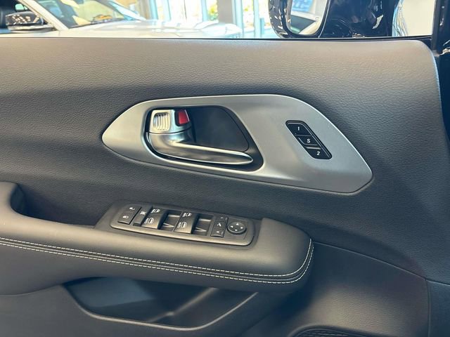 New 2026 Chrysler Pacifica Limited w/ S Appearance Package image 11