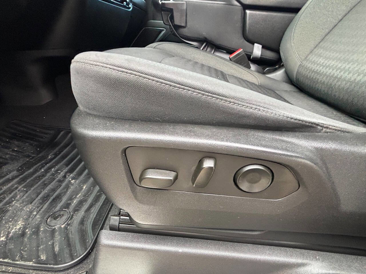 Used 2022 Chevrolet Silverado 1500 LT w/ Z71 Off-Road Package image 27