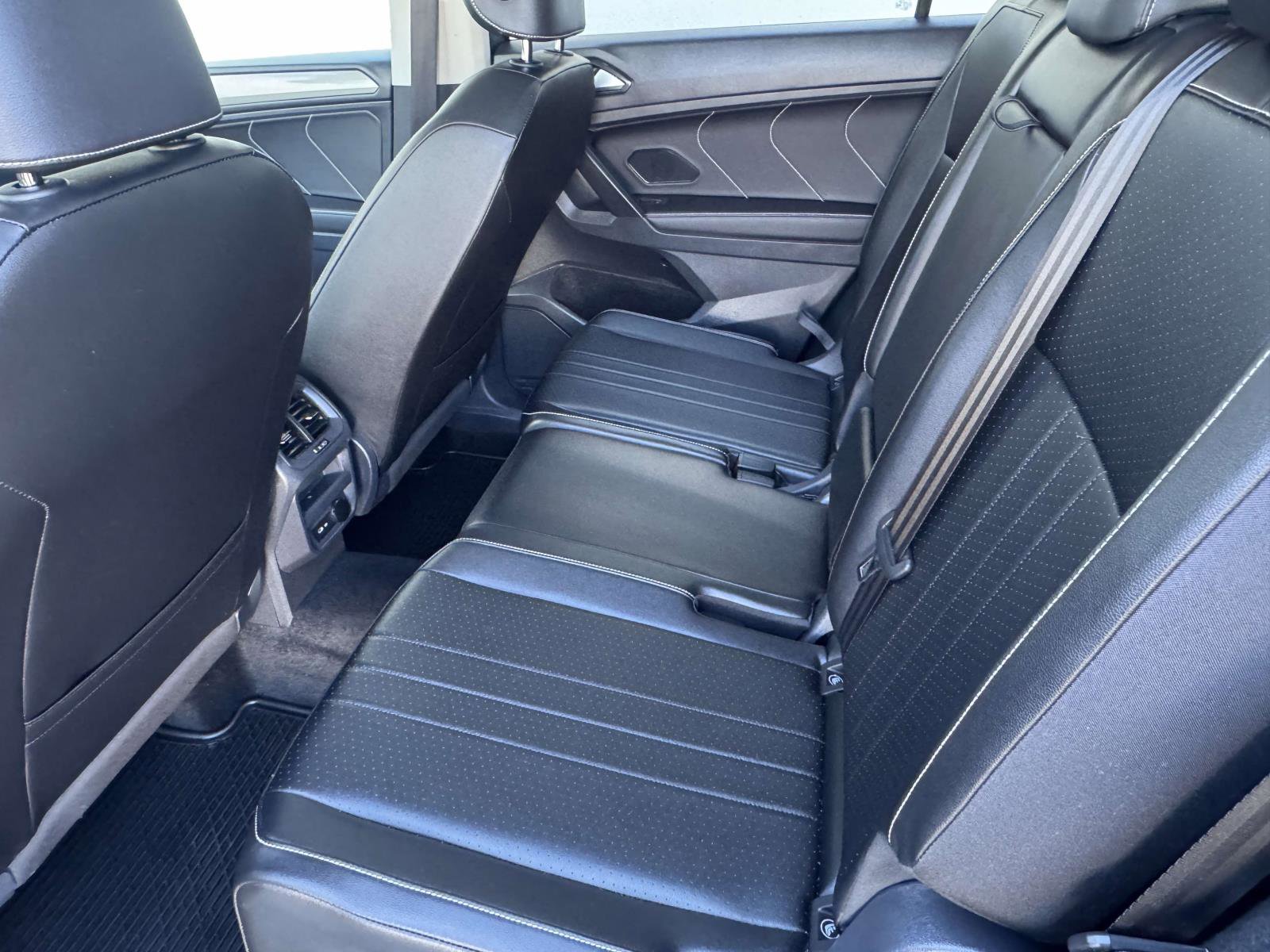 Used 2024 Volkswagen Tiguan SE w/ Panoramic Sunroof Package image 26