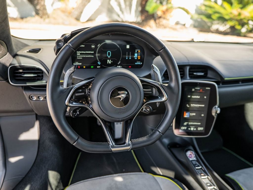 Used 2023 McLaren Artura image 9