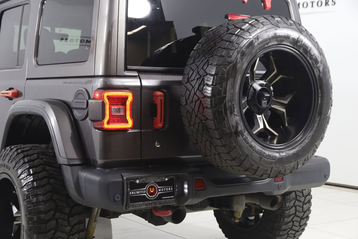Used 2018 Jeep Wrangler Unlimited Rubicon w/ Dual Top Group AWD/4WD image 25