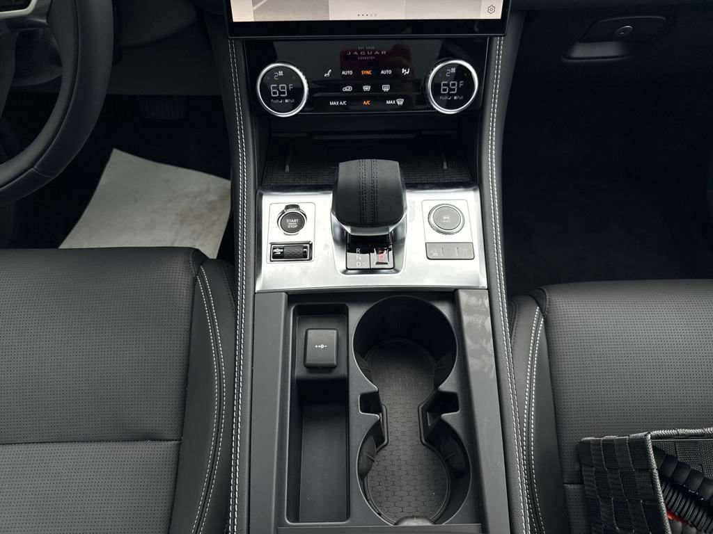 Used 2025 Jaguar F-PACE R-Dynamic S AWD/4WD image 25