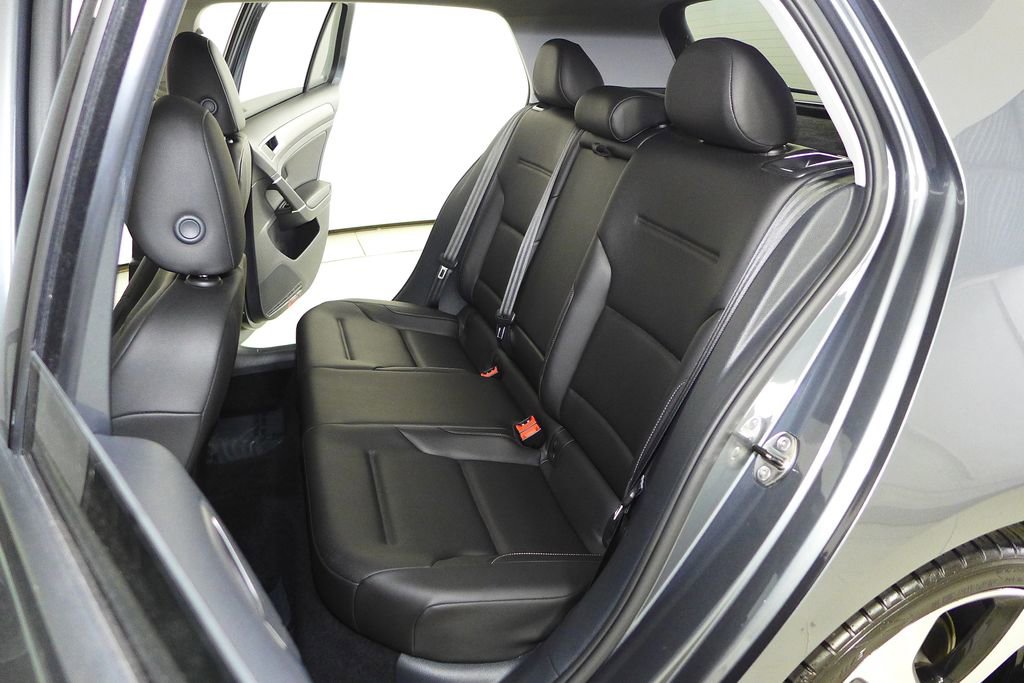 Used 2017 Volkswagen Golf S image 21