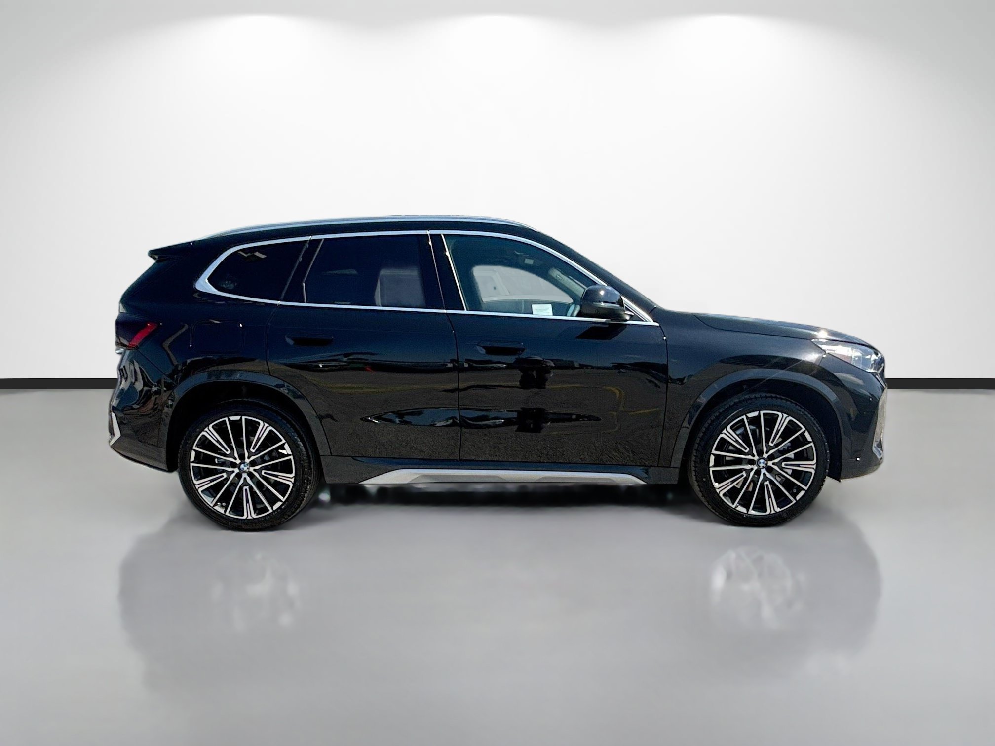 New 2026 BMW X1 xDrive28i w/ Technology Package AWD/4WD image 2