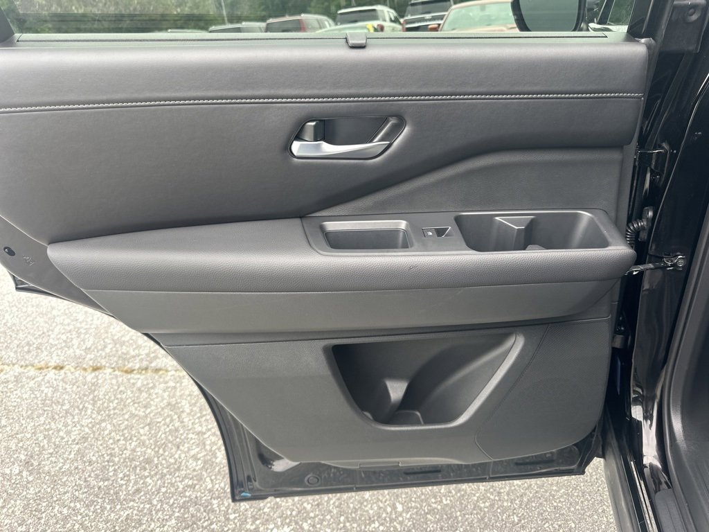 Used 2025 Nissan Pathfinder SL image 29