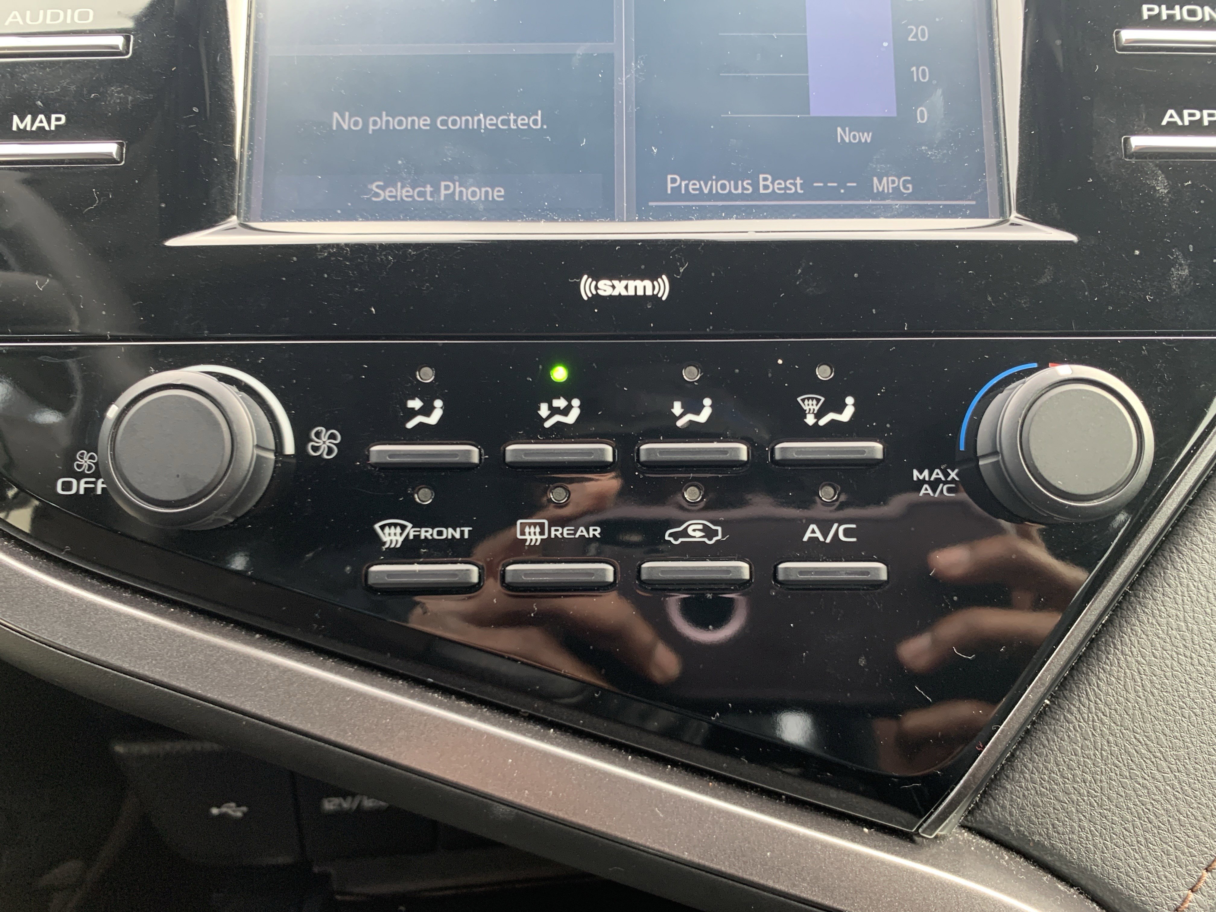 Used 2020 Toyota Camry LE image 29