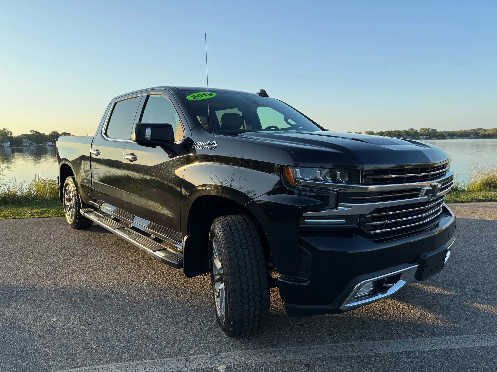 Used 2019 Chevrolet Silverado 1500 High Country w/ Technology Package image 3
