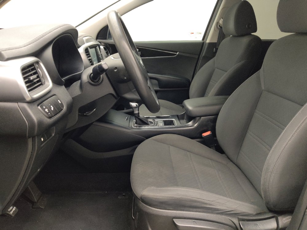 Used 2020 Kia Sorento LX image 17