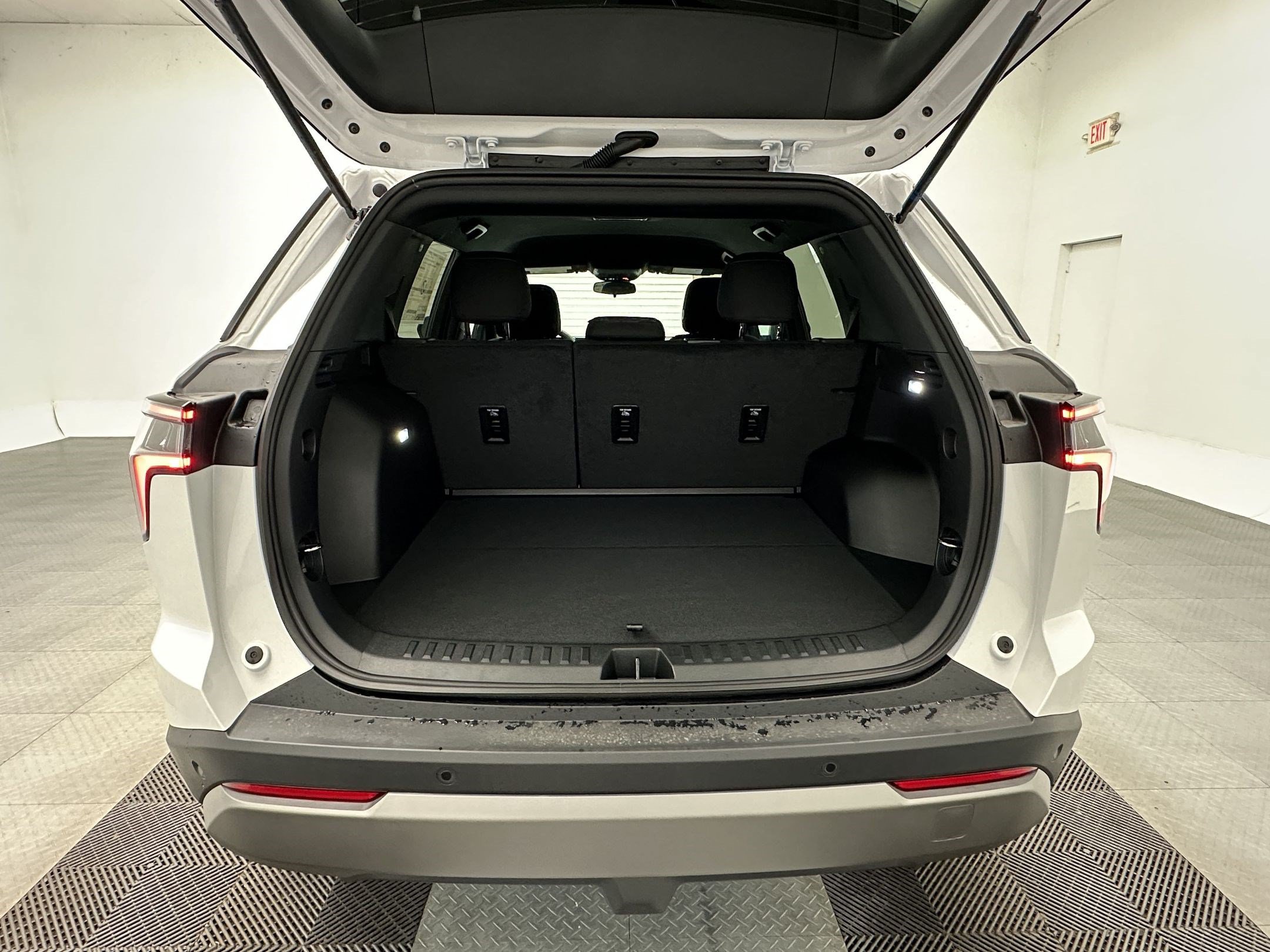 New 2027 Chevrolet Equinox LT AWD/4WD image 25