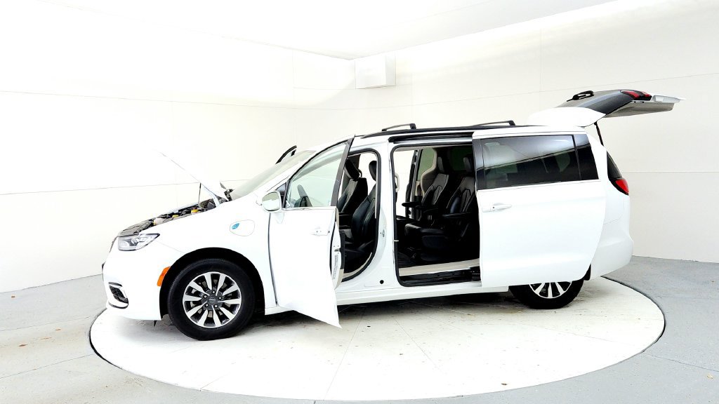 Used 2022 Chrysler Pacifica Touring-L FWD image 10