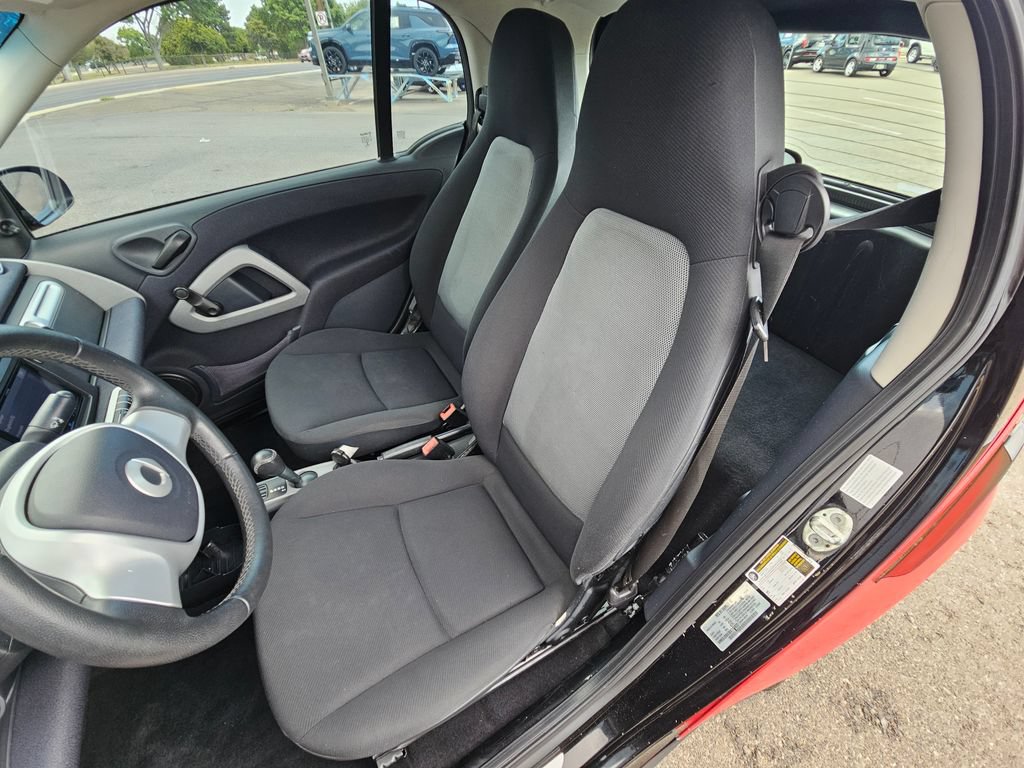 Used 2014 smart fortwo passion RWD image 9