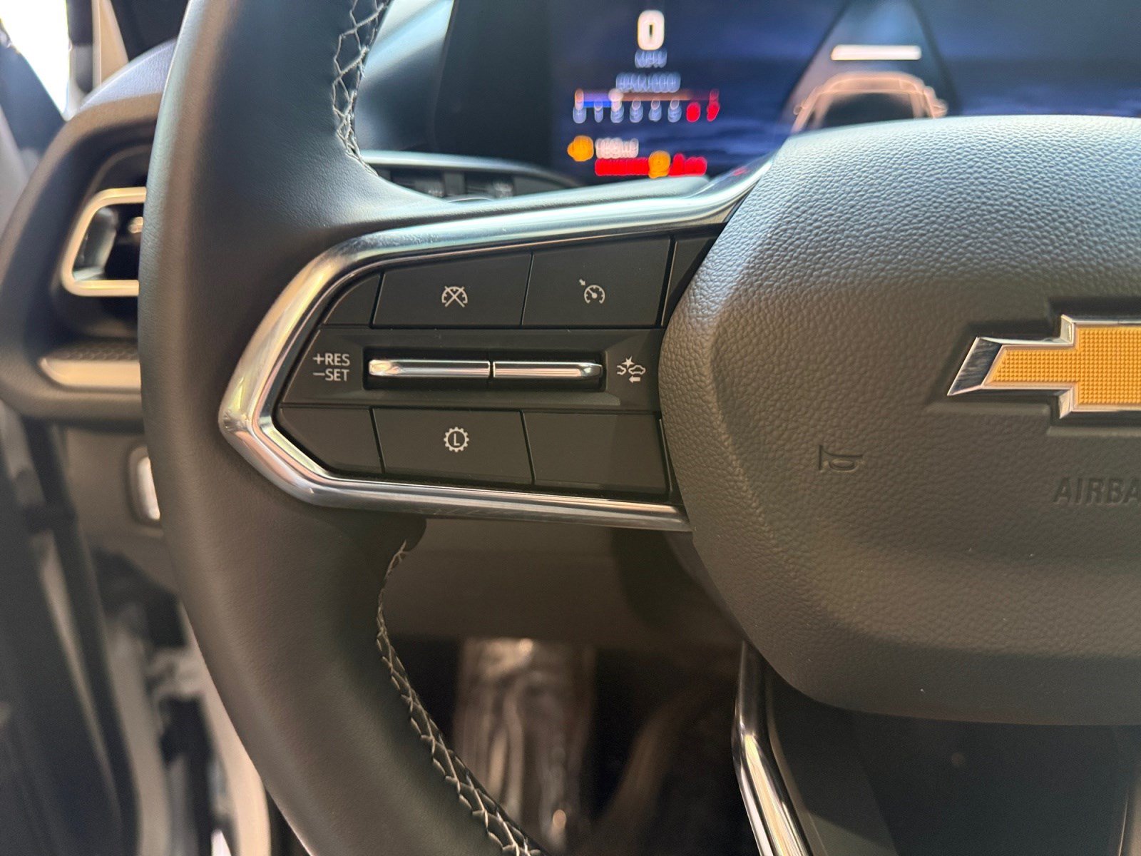 Used 2026 Chevrolet Traverse LT FWD image 24