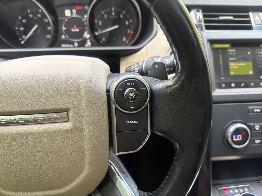 Used 2018 Land Rover Discovery SE image 28