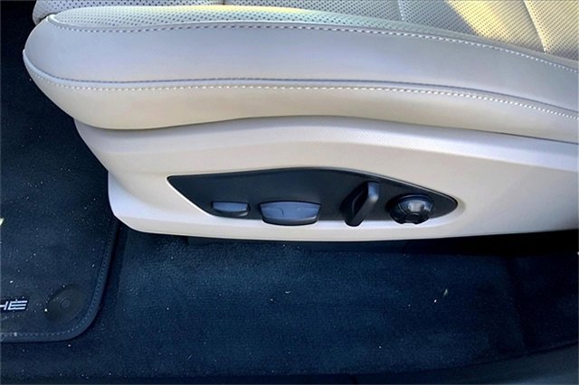 New 2025 Porsche Macan 4S Electric image 31