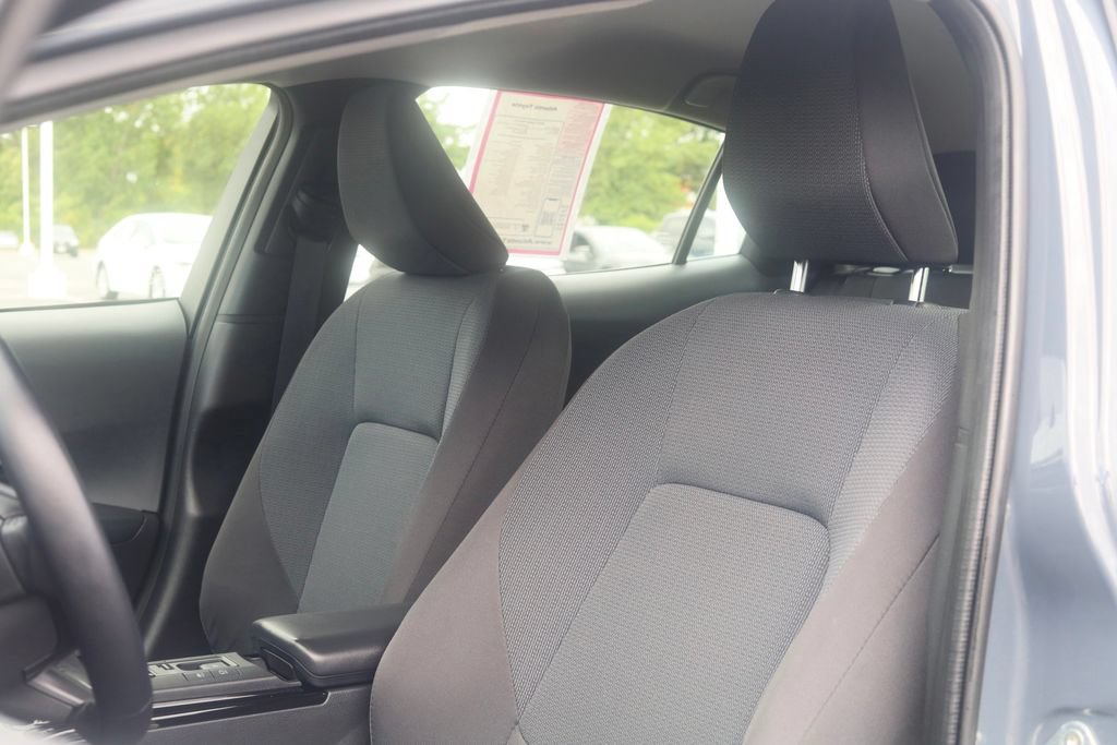 Used 2025 Toyota Prius LE FWD image 18