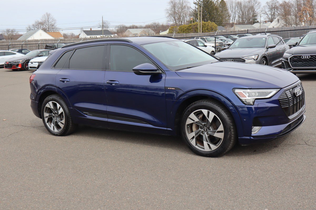 Used 2021 Audi e-tron Premium w/ Convenience Plus Package image 3