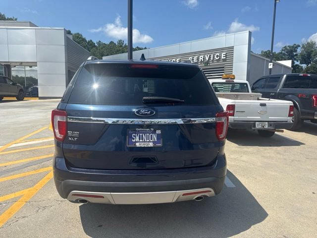 Used 2017 Ford Explorer XLT w/ Equipment Group 202A FWD image 11