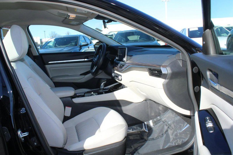 Used 2023 Nissan Altima 2.5 SV image 12