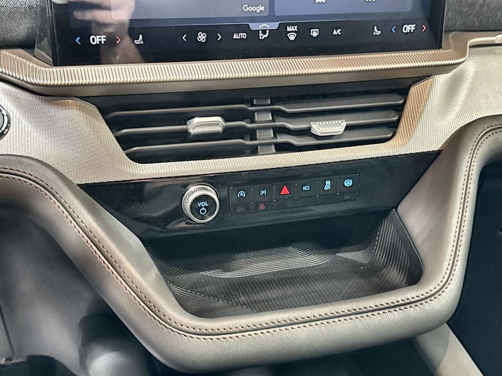Used 2026 Ford Explorer Active RWD image 21