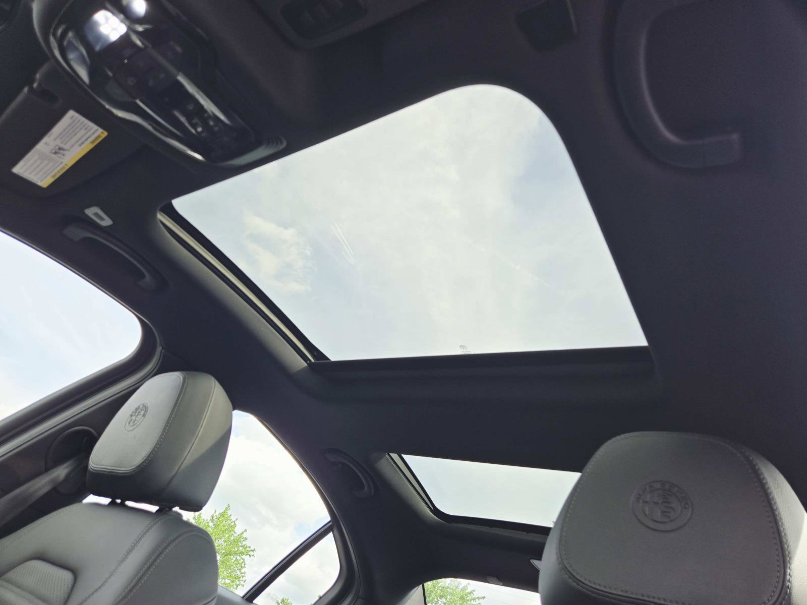 Used 2024 Alfa Romeo Giulia Veloce AWD/4WD image 10