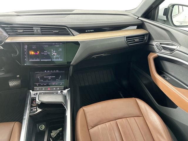 Used 2024 Audi Q8 e-tron Premium image 27