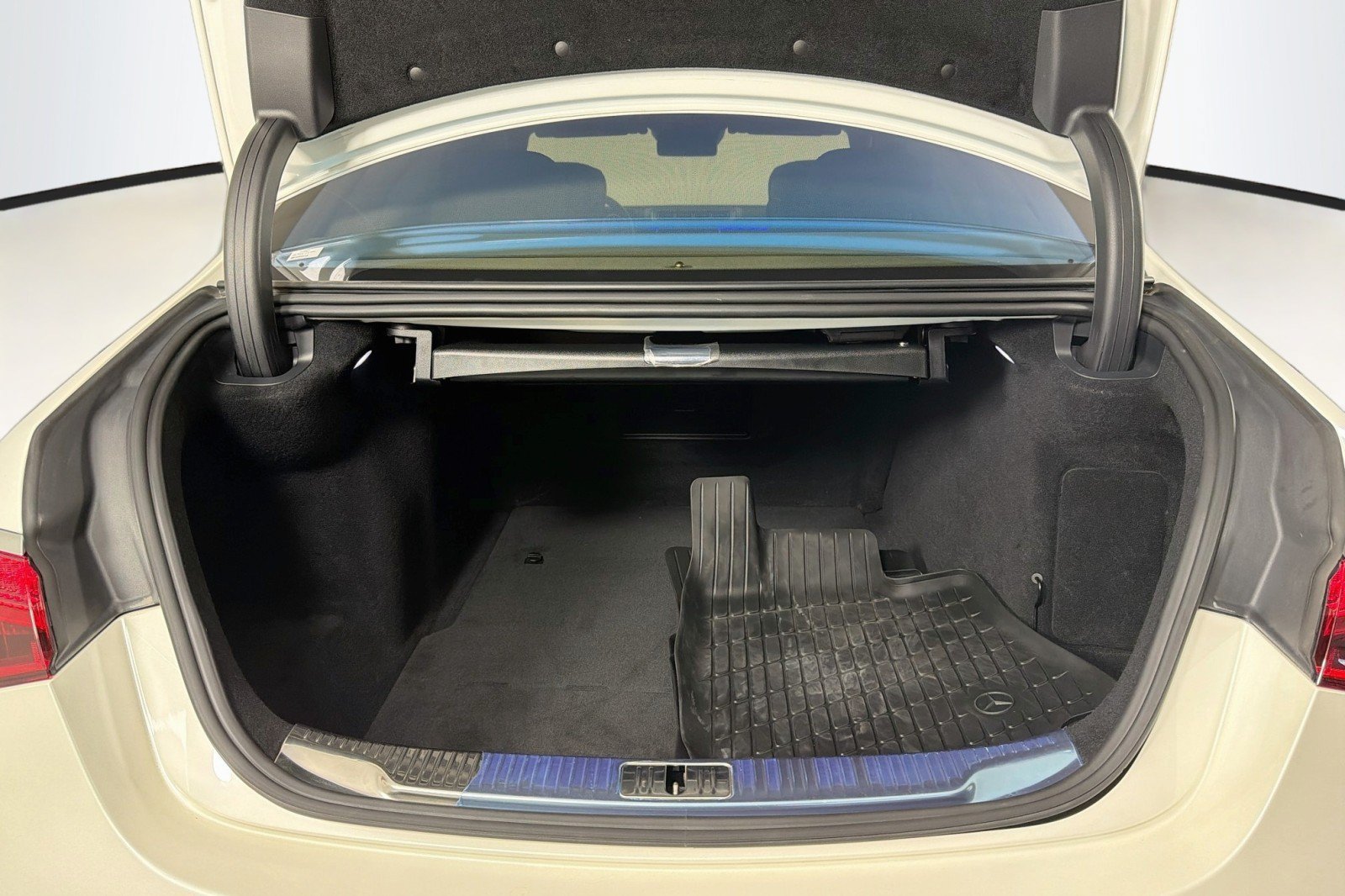 Certified 2023 Mercedes-Benz S 500 4MATIC image 24