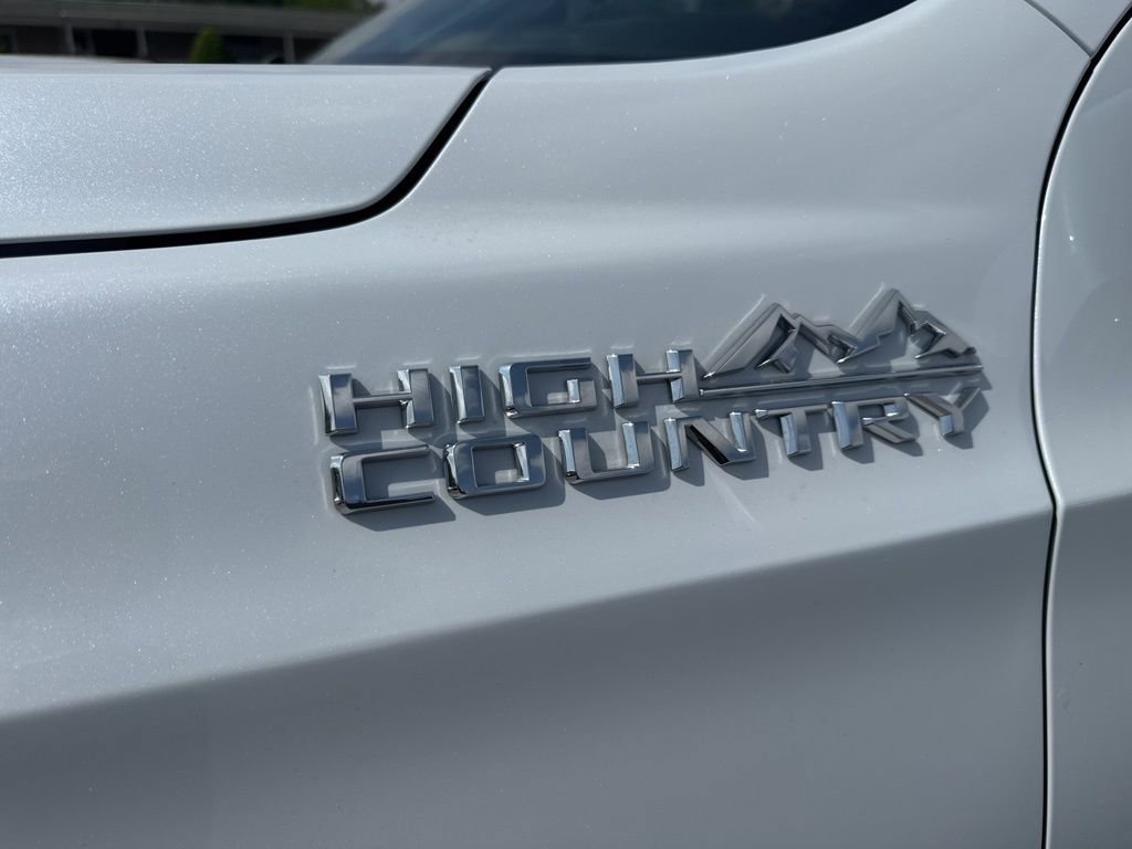 Used 2026 Chevrolet Suburban High Country AWD/4WD image 37