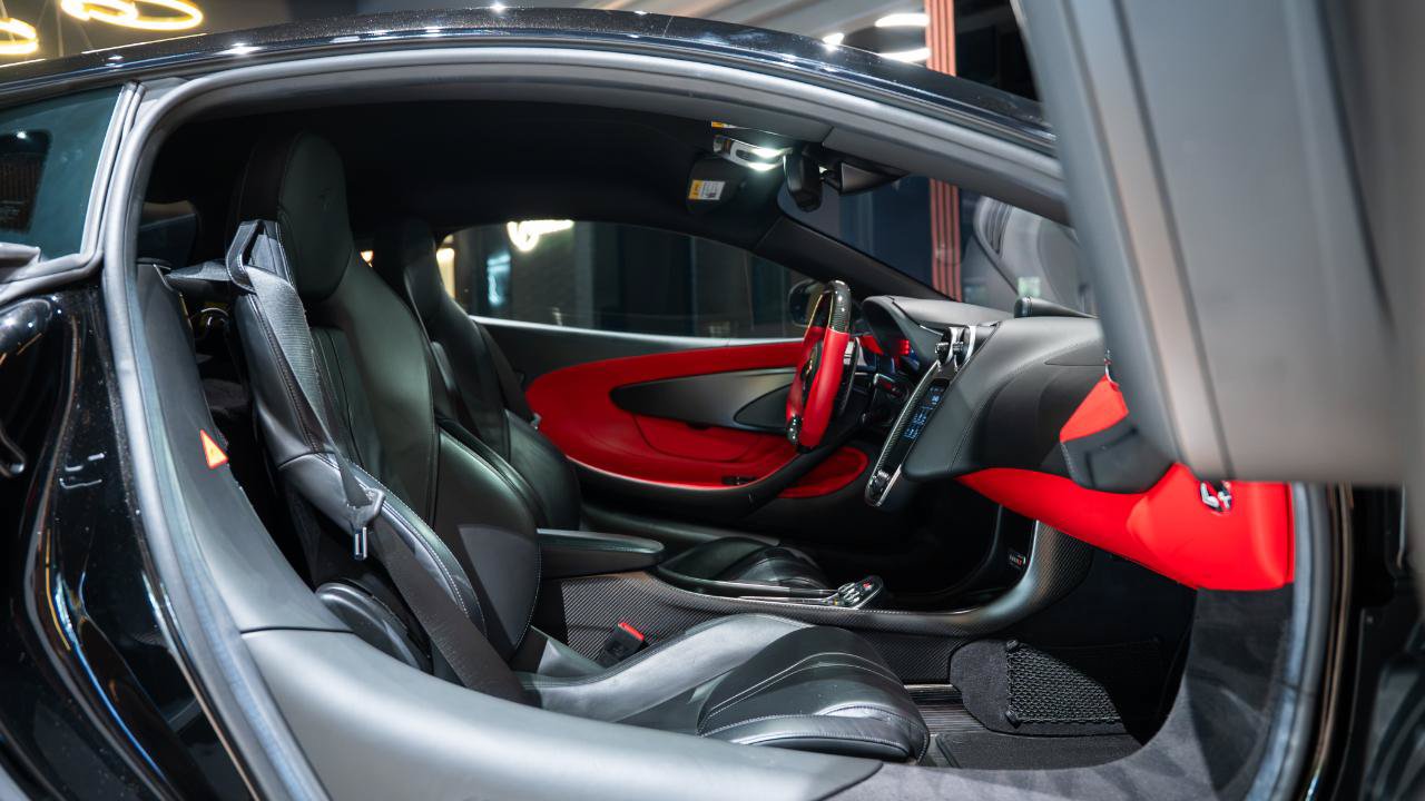 Used 2019 McLaren 600LT RWD image 13