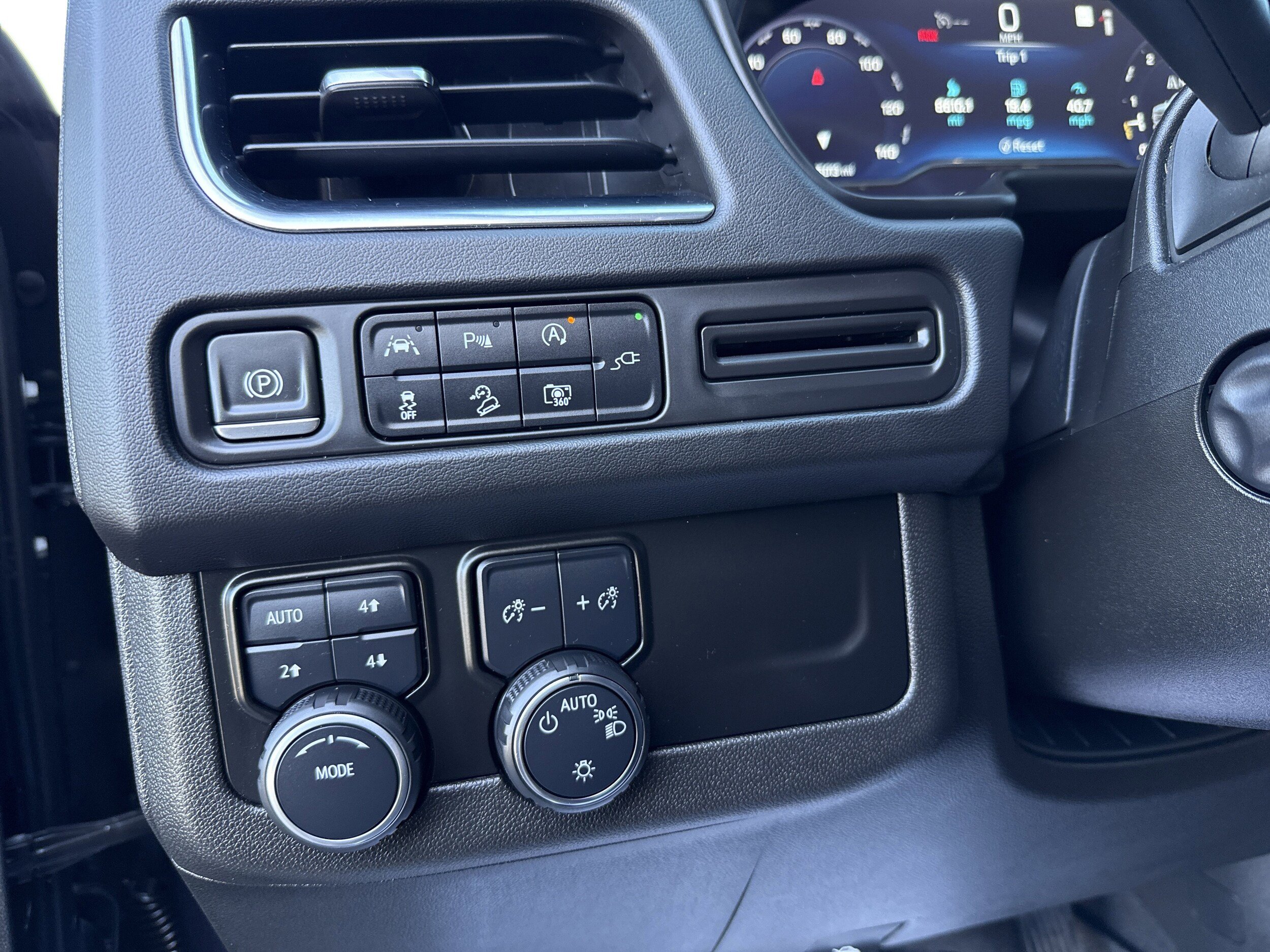 Used 2022 Chevrolet Tahoe Z71 w/ Luxury Package image 15