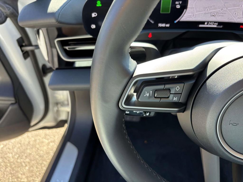 Used 2025 Porsche Taycan image 27