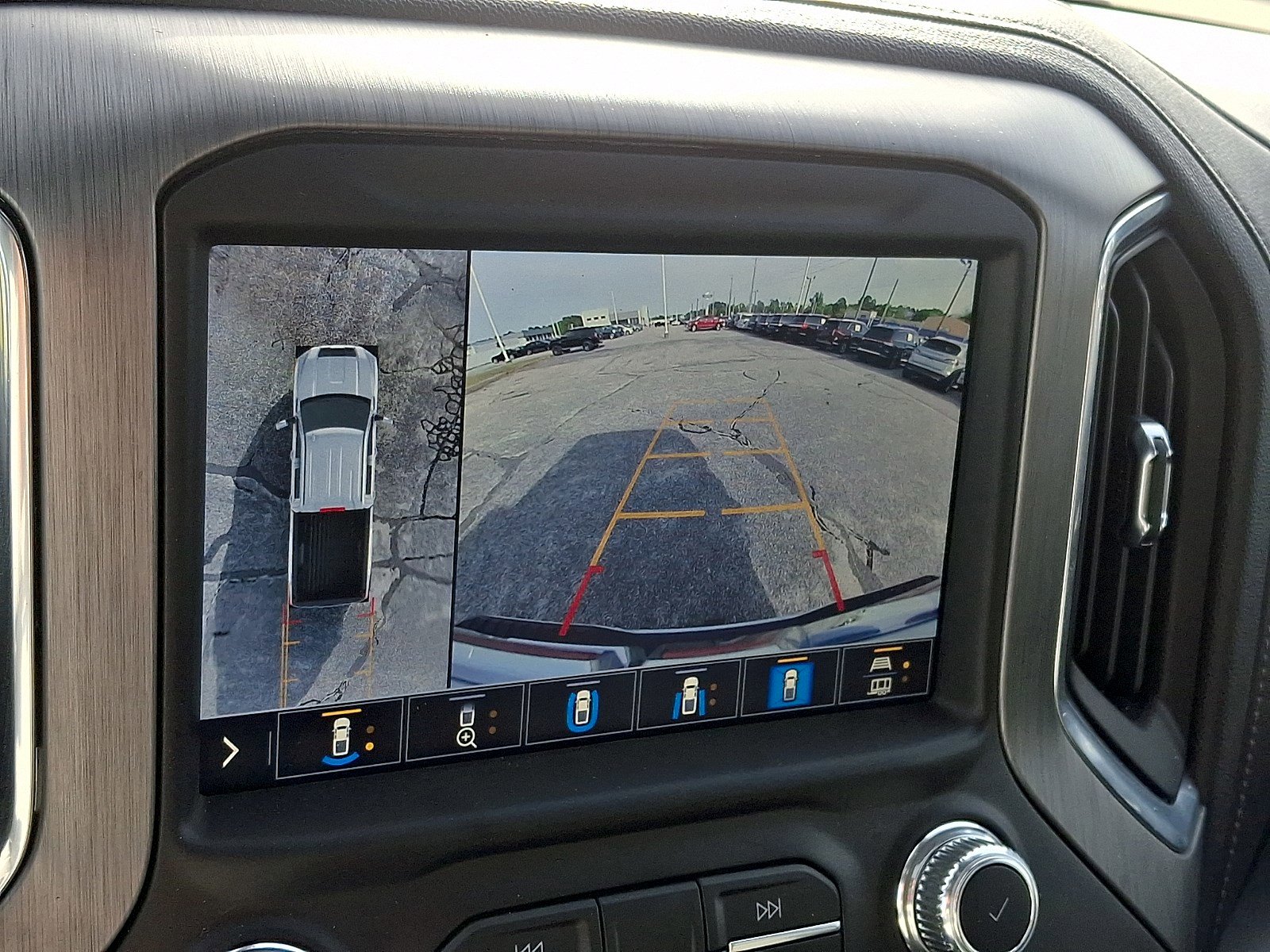 Used 2023 GMC Sierra 2500 Denali w/ Denali Ultimate Package AWD/4WD image 17