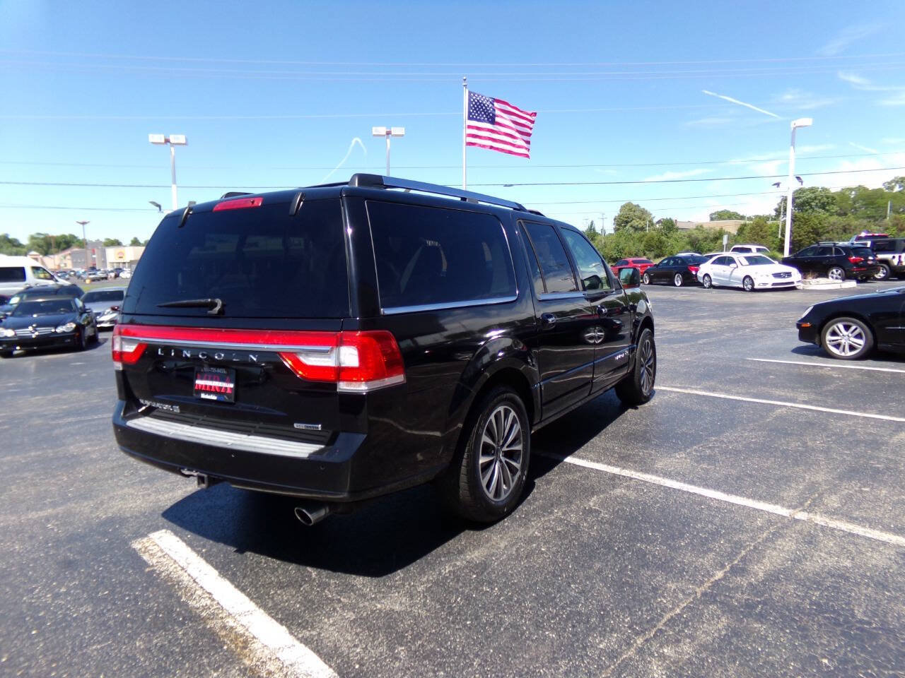 Used 2016 Lincoln Navigator L Select RWD image 6