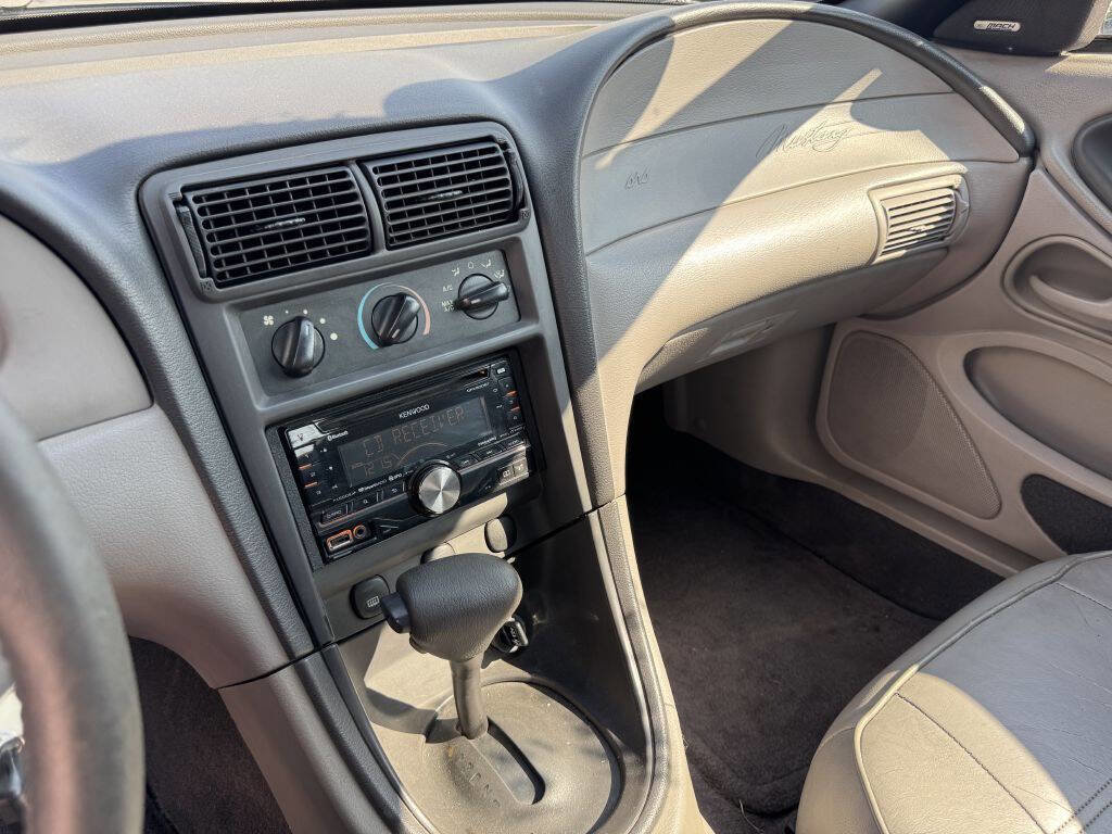 Used 2001 Ford Mustang Convertible image 9