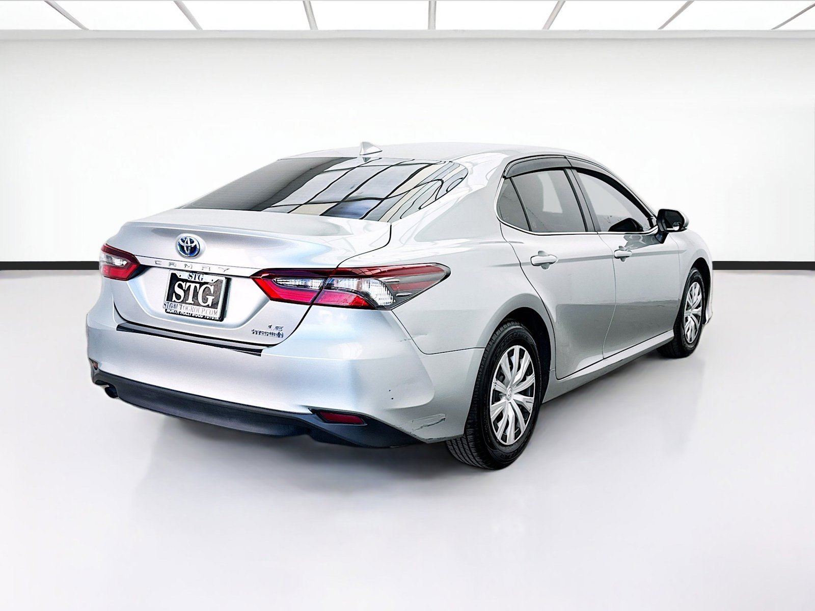 Used 2024 Toyota Camry LE FWD image 4