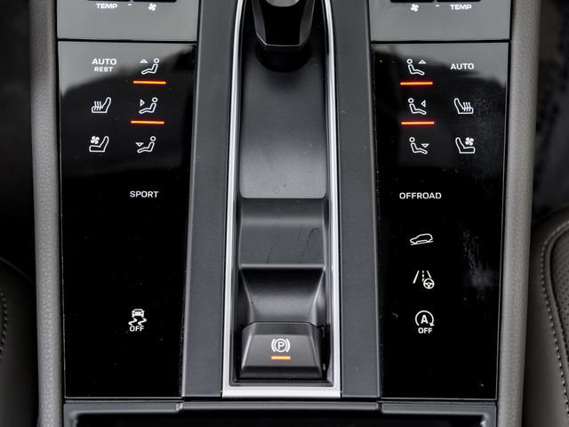 Certified 2026 Porsche Macan AWD/4WD image 18