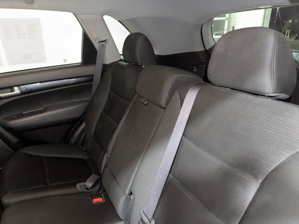 Used 2015 Kia Sorento LX image 24