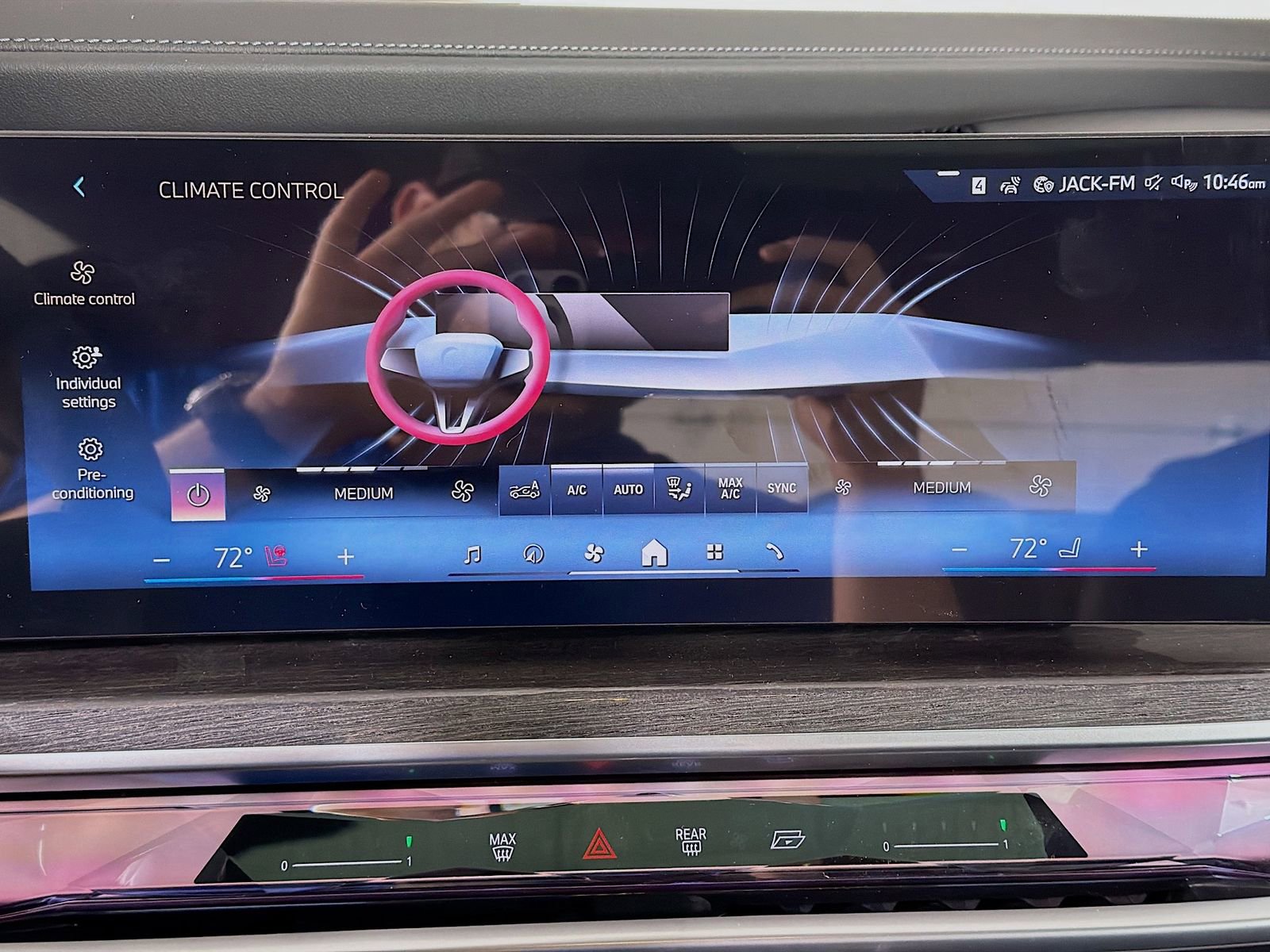 New 2026 BMW 750e xDrive image 19