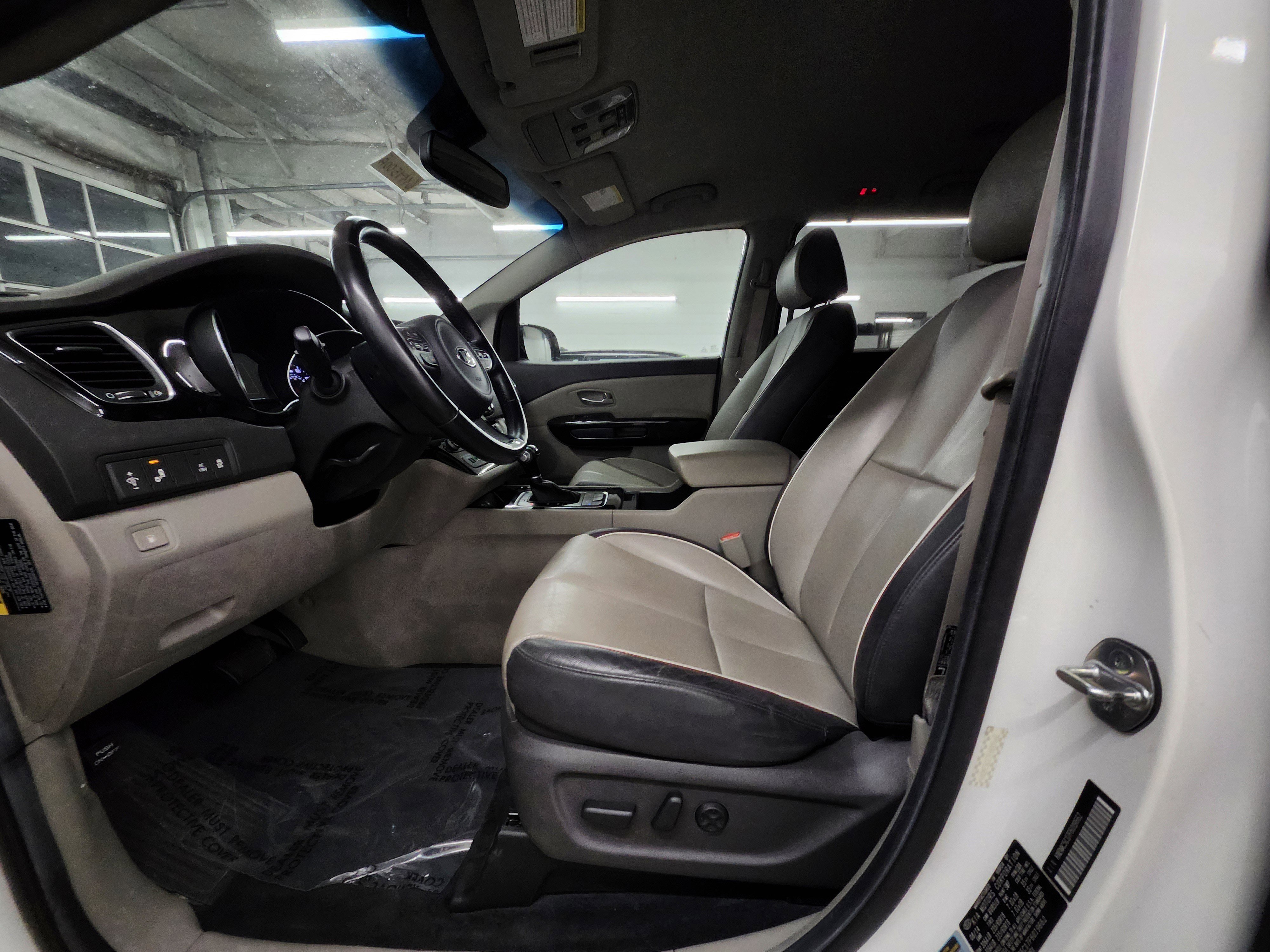 Used 2015 Kia Sedona SX image 20