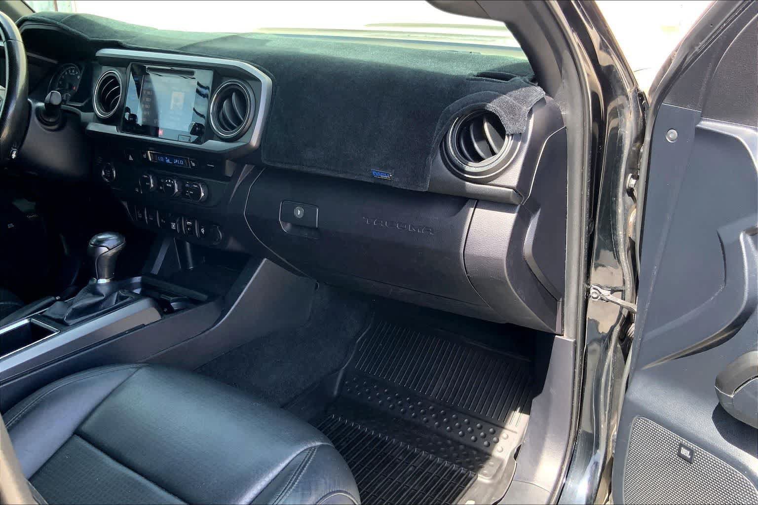 Used 2019 Toyota Tacoma 2WD Double Cab image 23