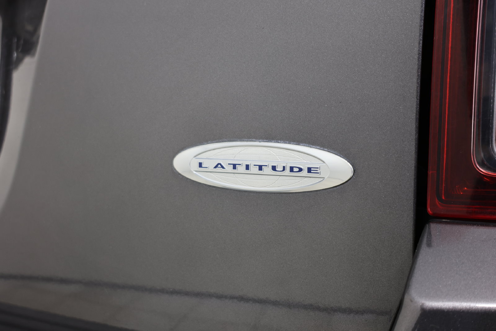 Used 2015 Jeep Compass Latitude w/ Sun/Sound Group FWD image 14