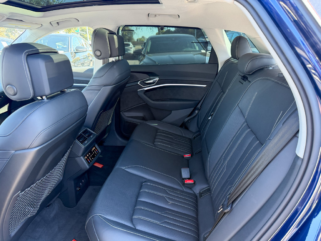 Used 2021 Audi e-tron Prestige AWD/4WD image 24