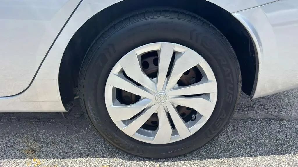 Used 2020 Nissan Versa S FWD image 22