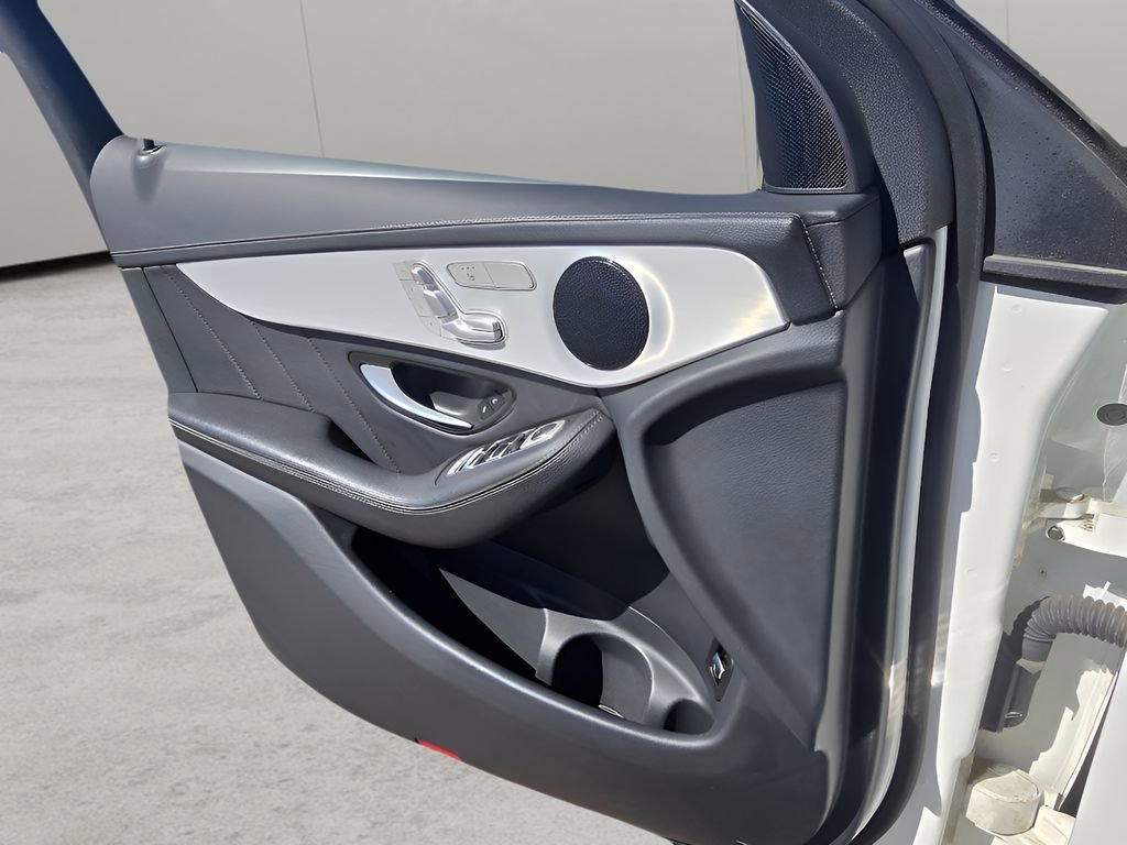 Used 2023 Mercedes-Benz GLC 300 4MATIC Coupe image 17