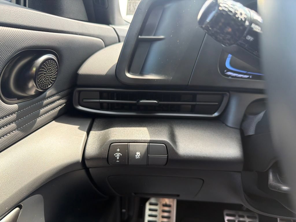 Certified 2025 Hyundai Elantra Sport FWD image 28