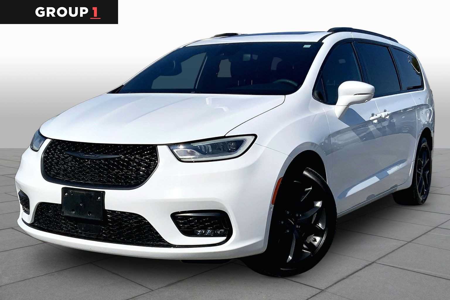 Used 2022 Chrysler Pacifica Limited w/ Uconnect Theater Family Group AWD/4WD image 1