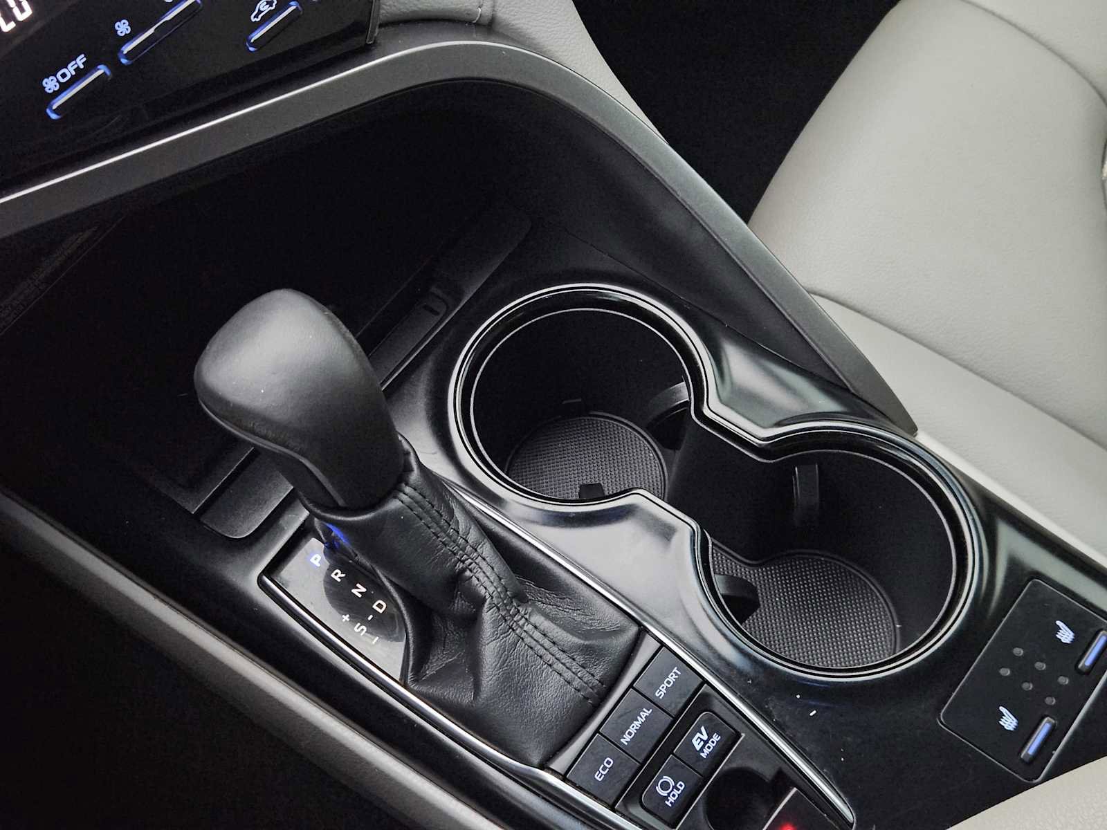 Used 2019 Toyota Camry SE w/ Sunroof Package image 20