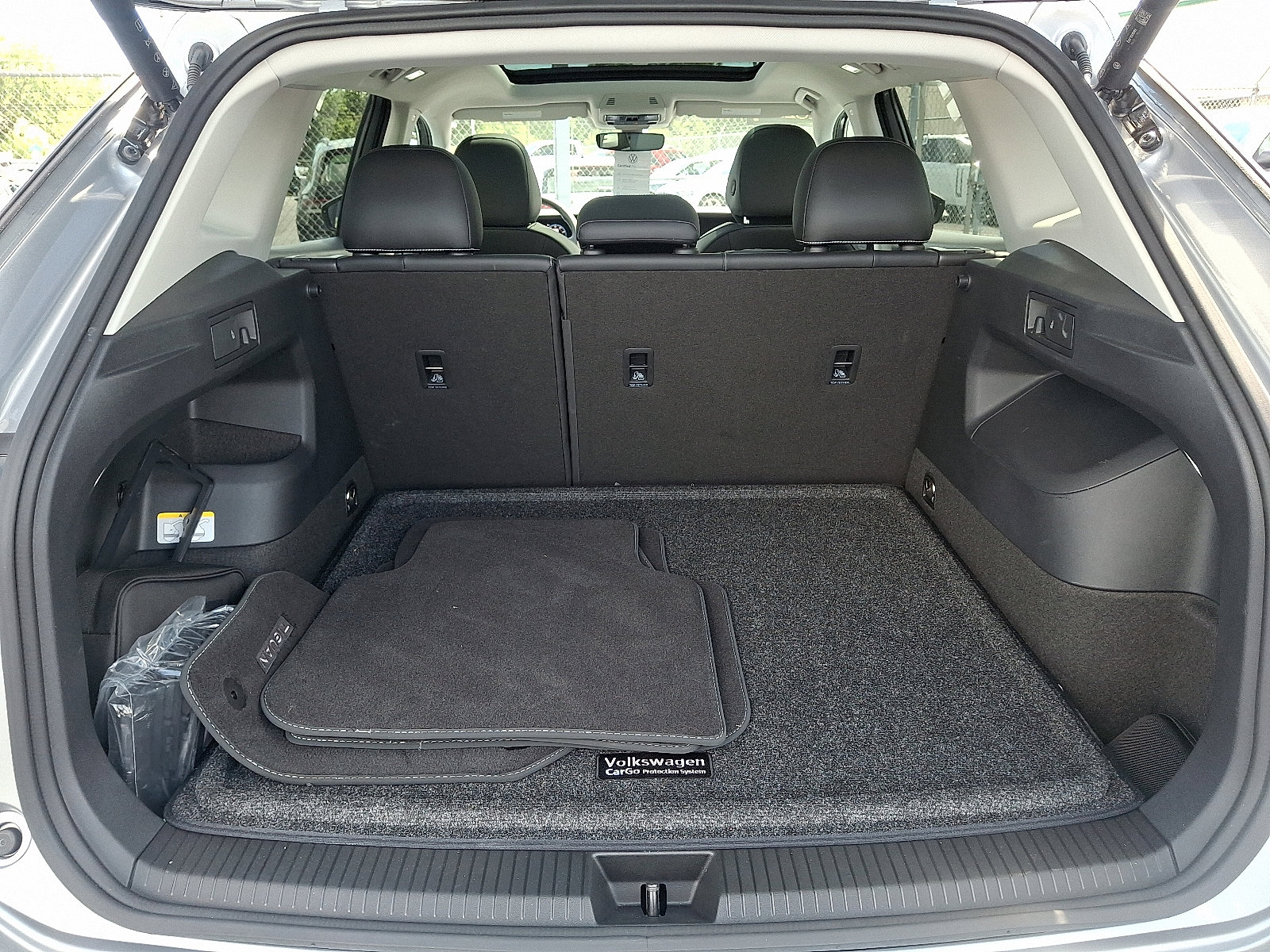 Certified 2025 Volkswagen Tiguan SE image 29