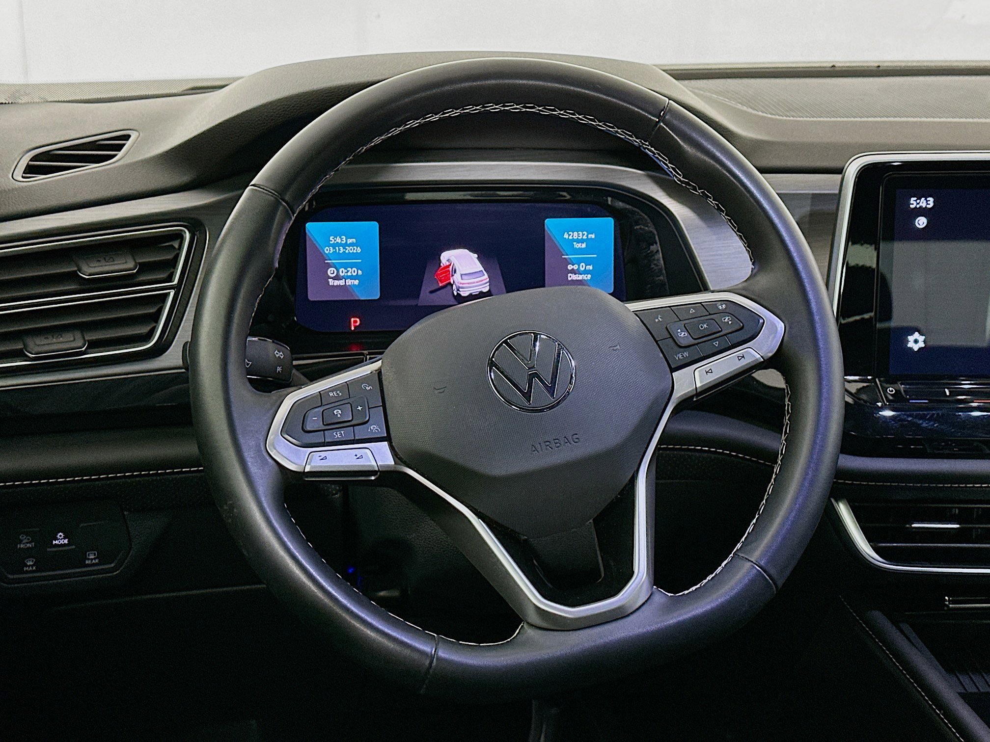 Used 2025 Volkswagen Atlas Cross Sport SE image 18